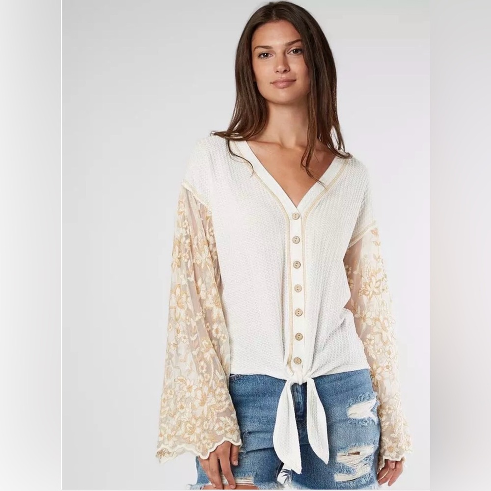 ‼️ SOLD Miss Me White and Cream Lace Sleeve Top